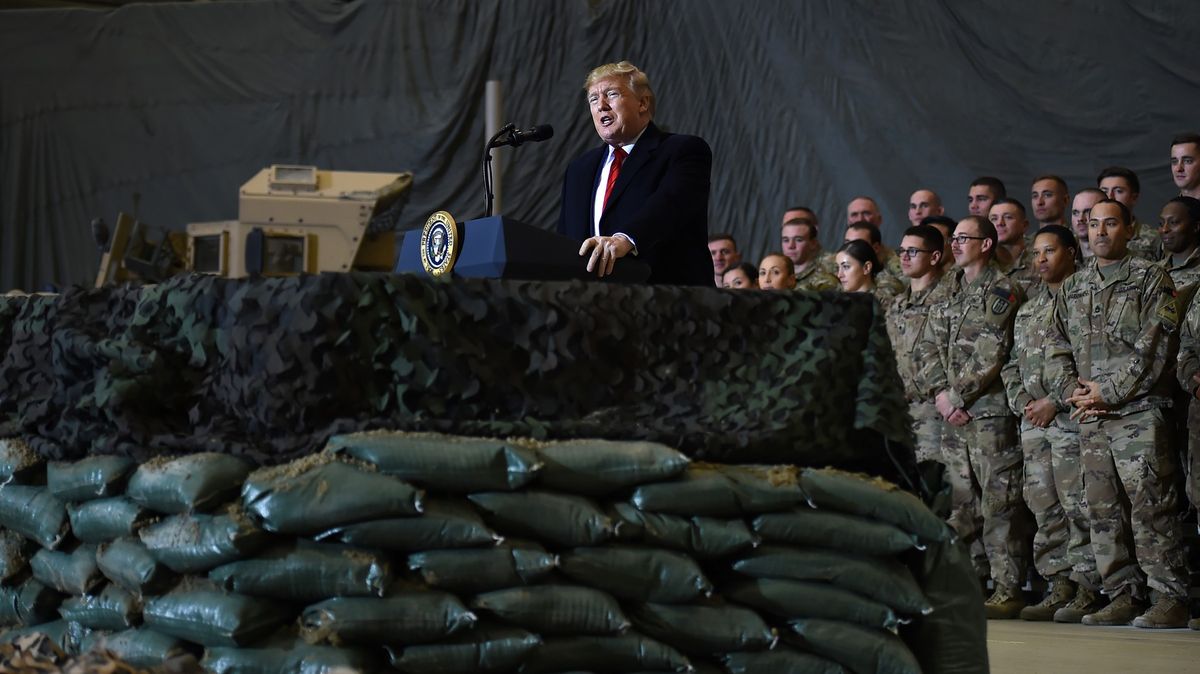 Na řeči o mírové dohodě je příliš brzy, vzkázal Tálibán Trumpovi